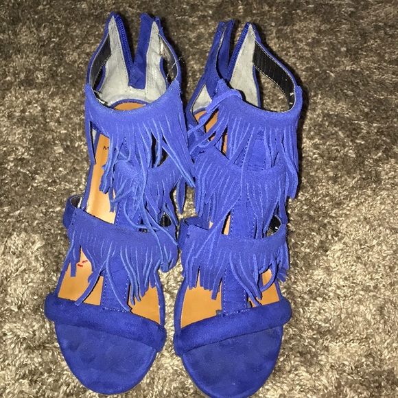 6 1/2 Blue 2’ heels - Picture 1 of 1